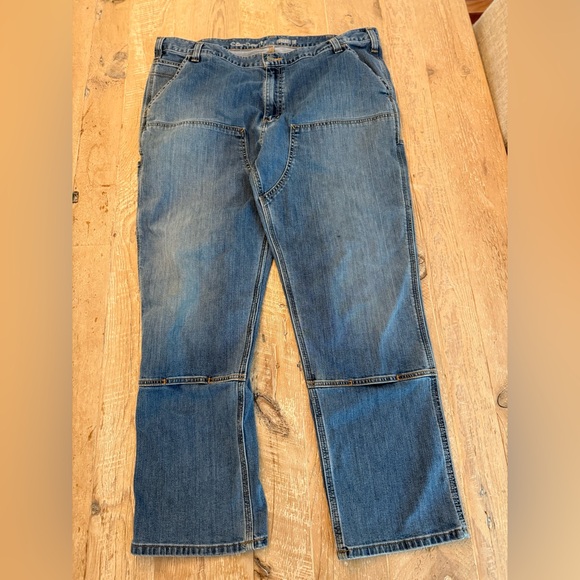 Carhartt Jeans Mens Size 42 x 30 Blue Medium Wash Denim Relaxed Fit - Picture 1 of 11